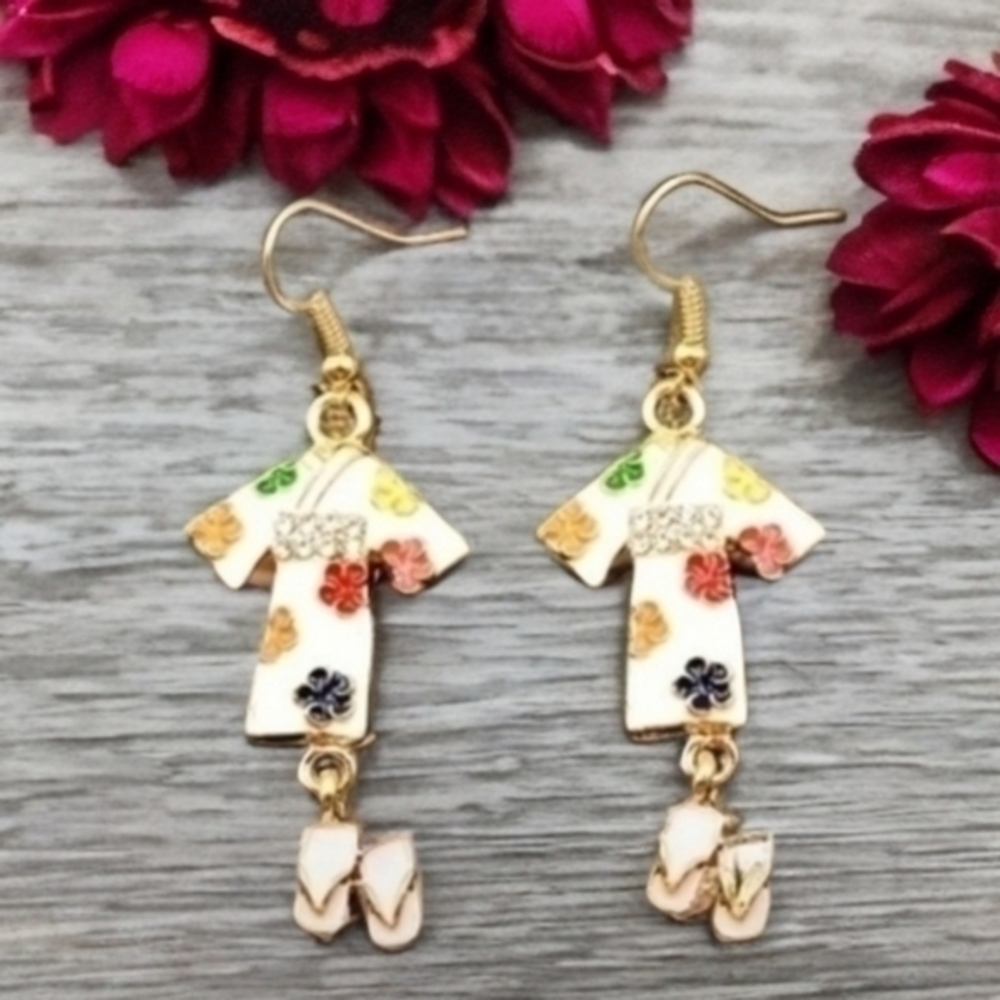 BETSEY JOHNSON RHINESTONE ORIENTAL KIMONO EARRINGS